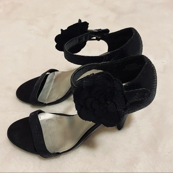 Madeline Stuart Black Flower Heels - Picture 5 of 6